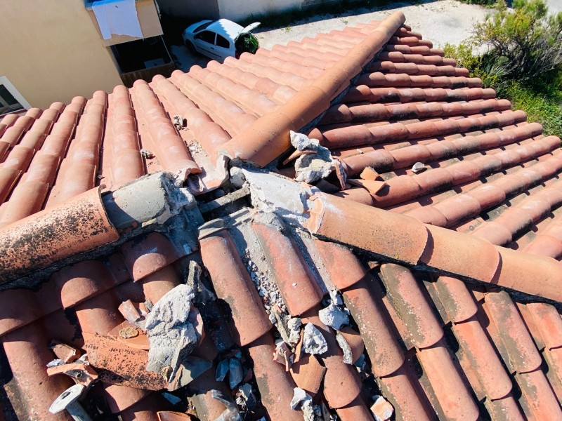 dépose du faîtage ciment sur marignane