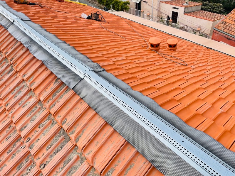 pose du faîtage sur toiture à marignane