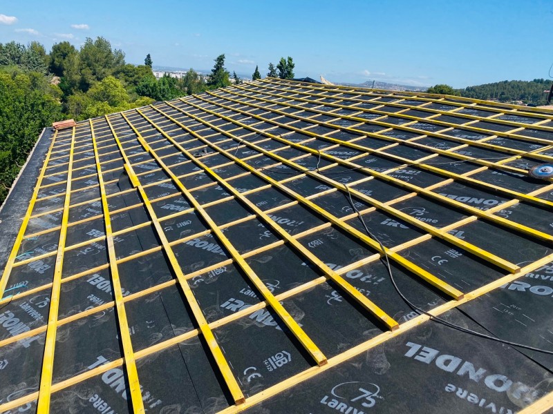 pose des litaux sur écran sous toiture sur marignane