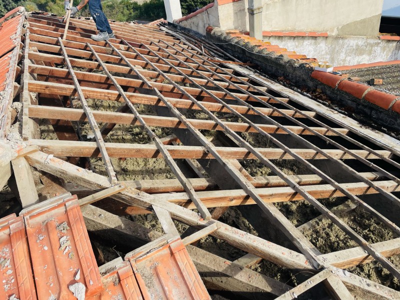 Dépose de toiture sur chateauneuf les matigues 13220