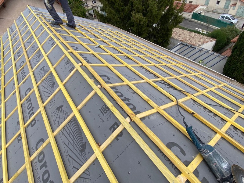 pose écran sous toiture greasque