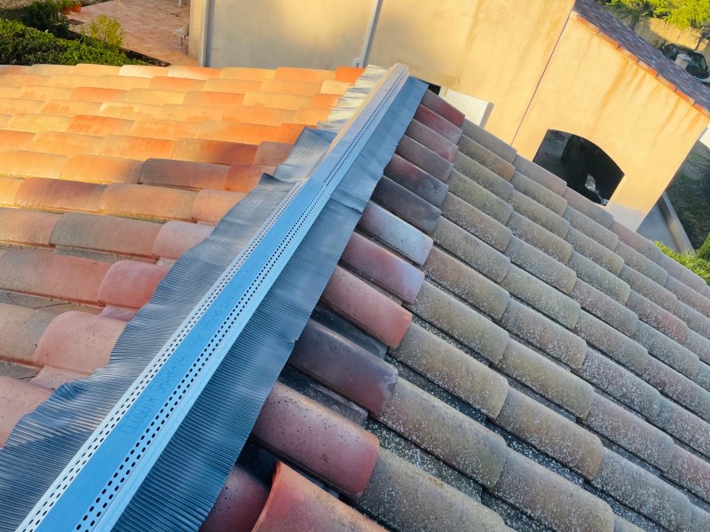 pose closoir en faitage sur marignane