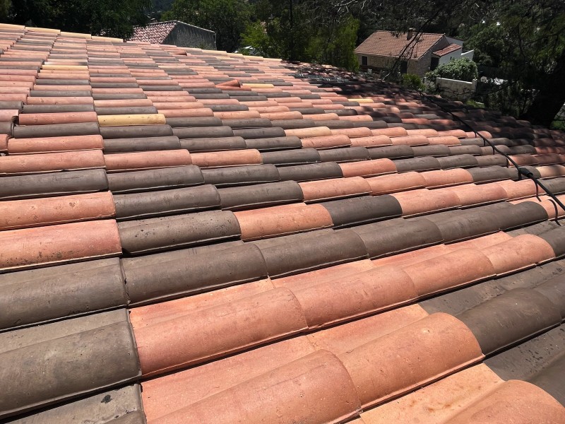 Nettoyage et traitement de toiture à Saint-Victoret 13730