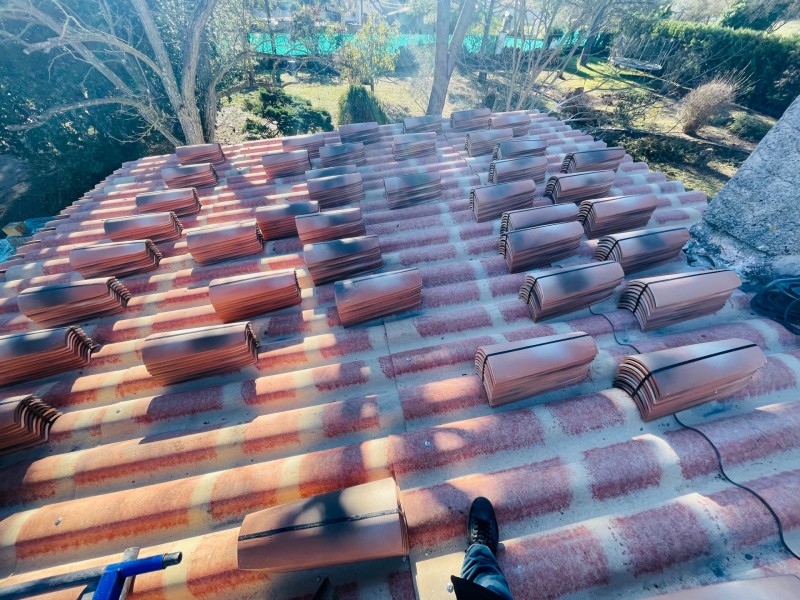 pose de tuiles canal silvacane sur bouc bel air