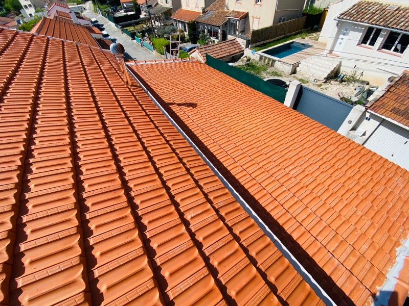toiture en tuiles plates sur greasque fini