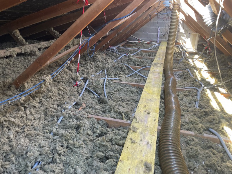 Pose d'une isolation en comble perdu par soufflage laine de roche sur Saint-Victoret 13730