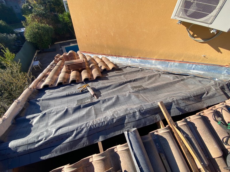 pose tuile et écran de toiture sur marignane