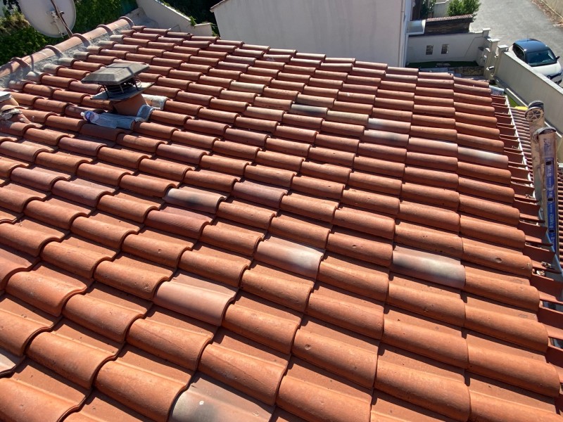 Réfection d’une toiture de maison en tuiles mécaniques Romane à Gardanne 13120 près de Aix-en-Provence