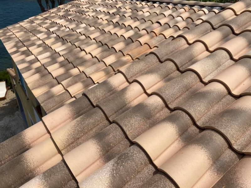 pose de tuiles mécaniques par collage