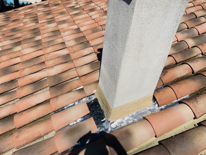 pose tour de cheminée plomb sur vitrolles