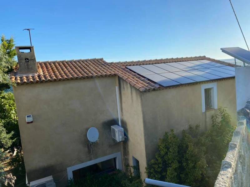 Toiture près de istres avant notre intervention