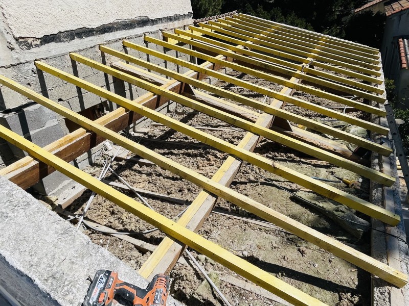 pose de poutres et chevrons sur Ensuès-la-Redonne 13820