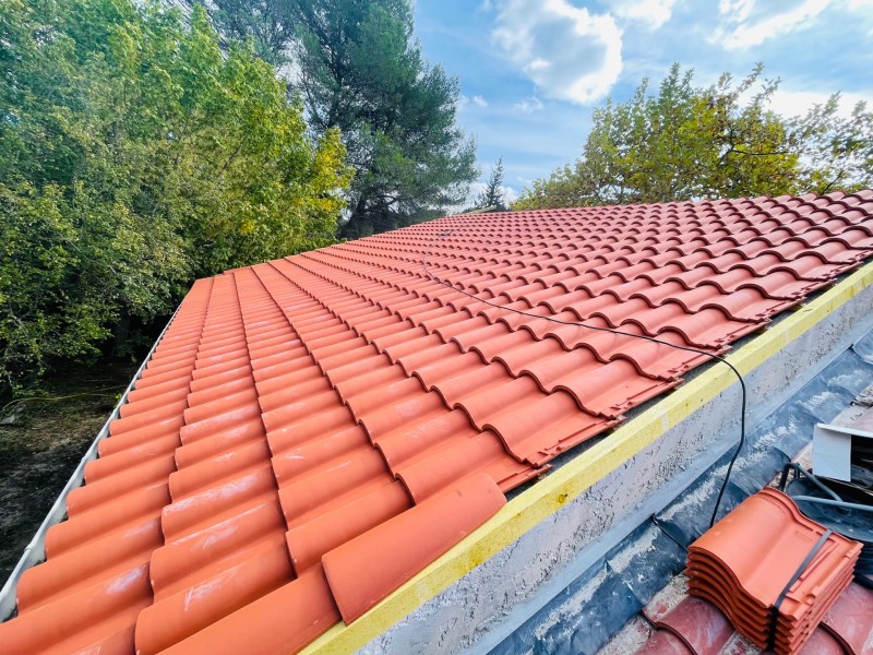Chantier de changement de toiture sur Ventabren 13122 près de Marignane