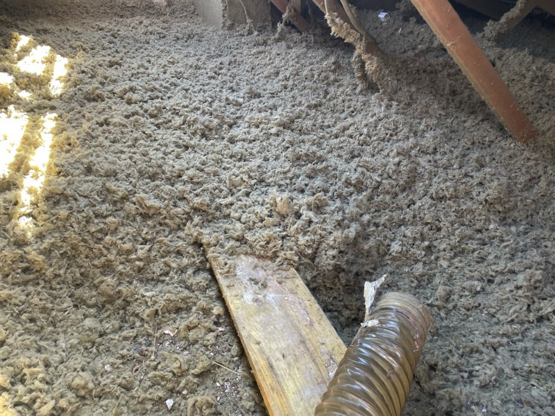 Pose d'une isolation en comble perdu par soufflage laine de roche sur Saint-Victoret 13730