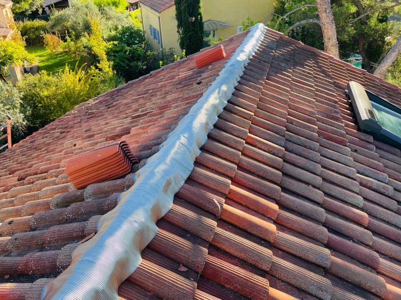 pose du plomb sur faitage sur bouc bel air