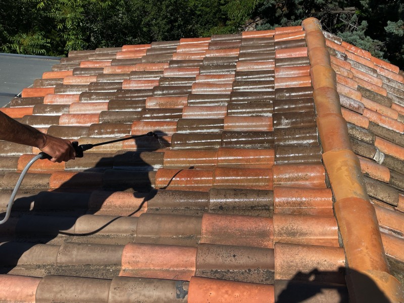 Nettoyage et traitement de toiture à Saint-Victoret 13730