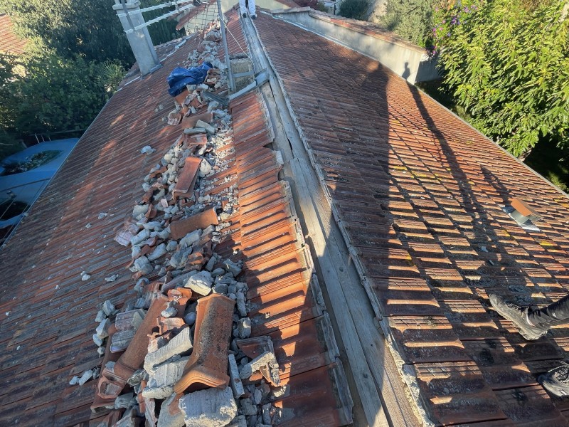 Changement de Faîtage de toiture de maison sur La Fare-les-Oliviers 13580