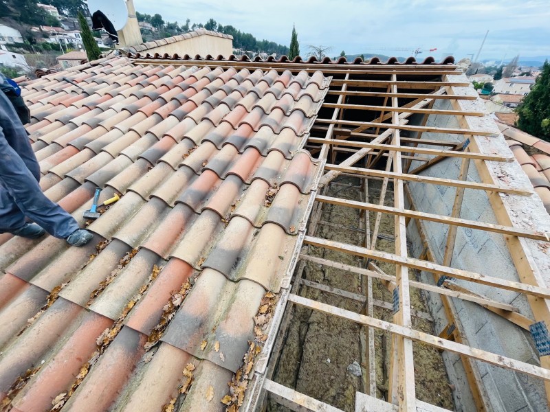 dépose des tuiles sur gardanne