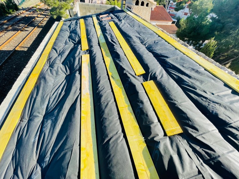 Pose isolation toiture sur Sausset les Pins