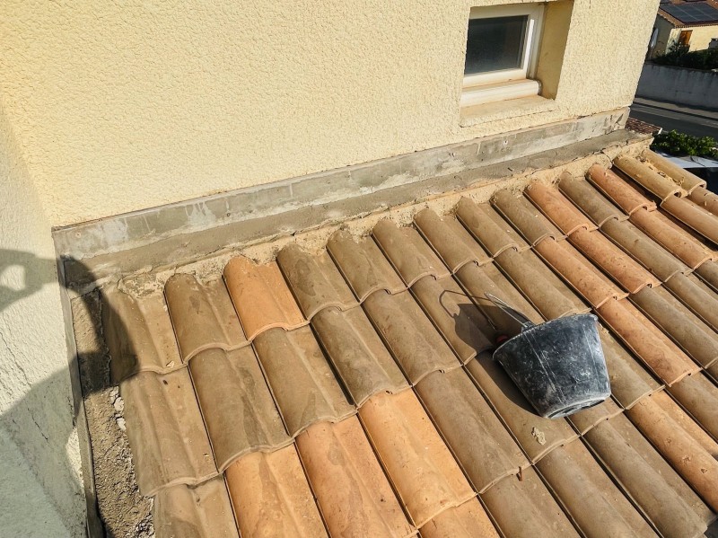 Couvreur pour changement des Solins en Plomb d’une toiture de Maison sur Vitrolles 13127 près de Marignane