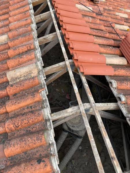 pose tuiles sous faitiere chantier faitage closoir sur coudoux