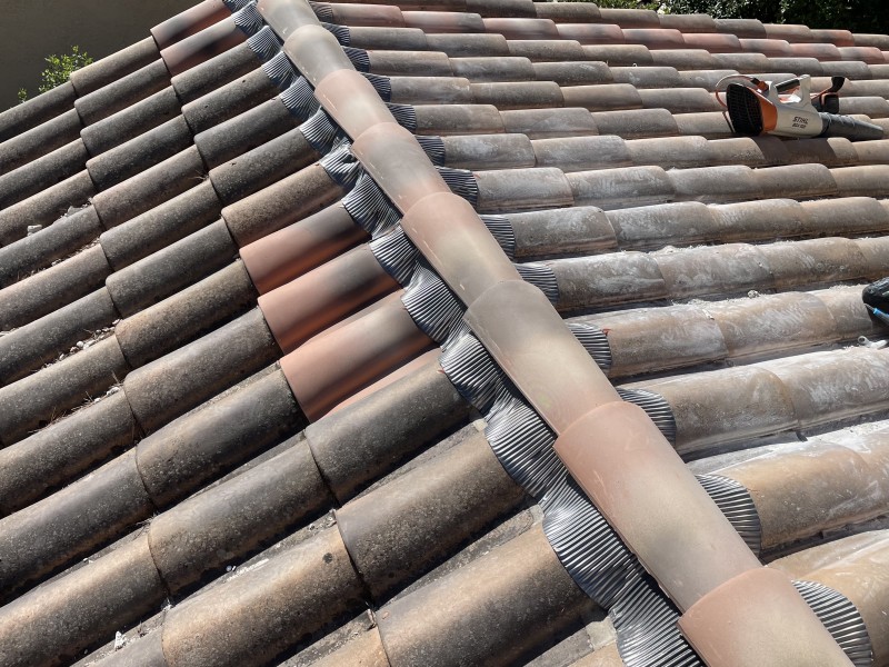 pose du faîtage closoir sur bouc bel air