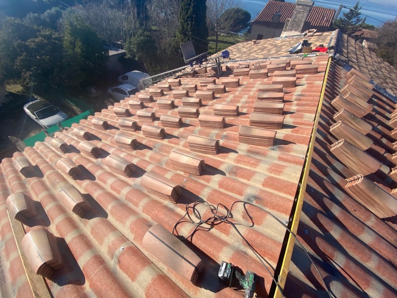 Actuellement en cour: Changement d’une toiture P.S.T Canal sur Vitrolles près de Marignane