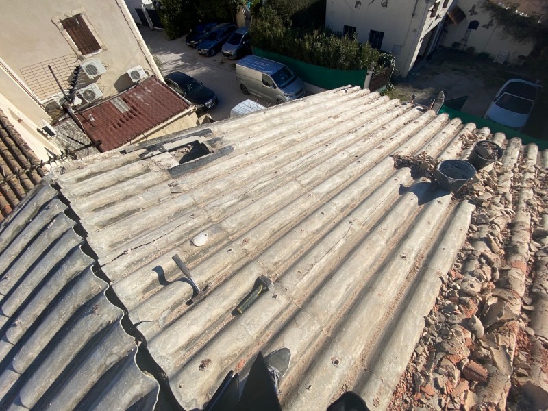 Actuellement en cour: Changement d’une toiture P.S.T Canal sur Vitrolles près de Marignane