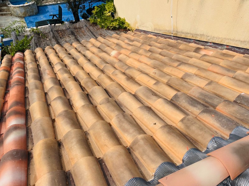 Changement d’un Faîtage et d’une Rive avec nettoyage de toiture de maison sur Bouc-Bel-Air 13320