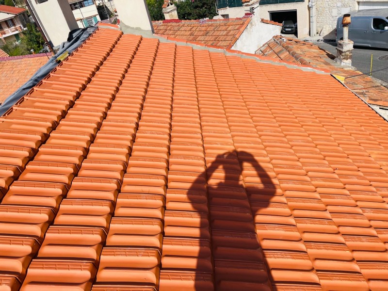 Réfection de toiture tuiles plates de Marseille de maison près de Marignane 13700.