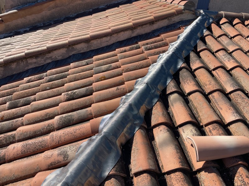 Couvreur pour Faîtage plomb toiture Bouc-Bel-Air