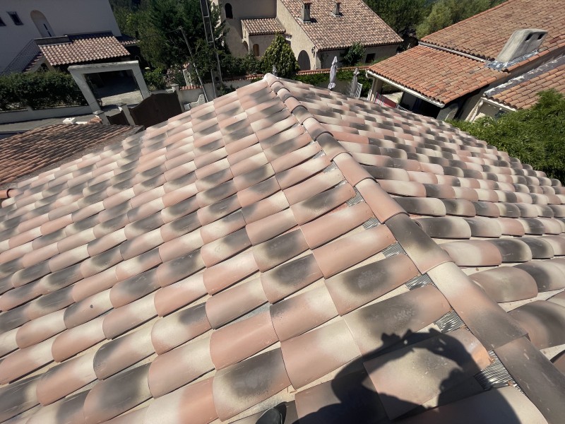 Intervention couvreurs pour un changement de toiture de maison sur Bouc-Bel-Air 13320