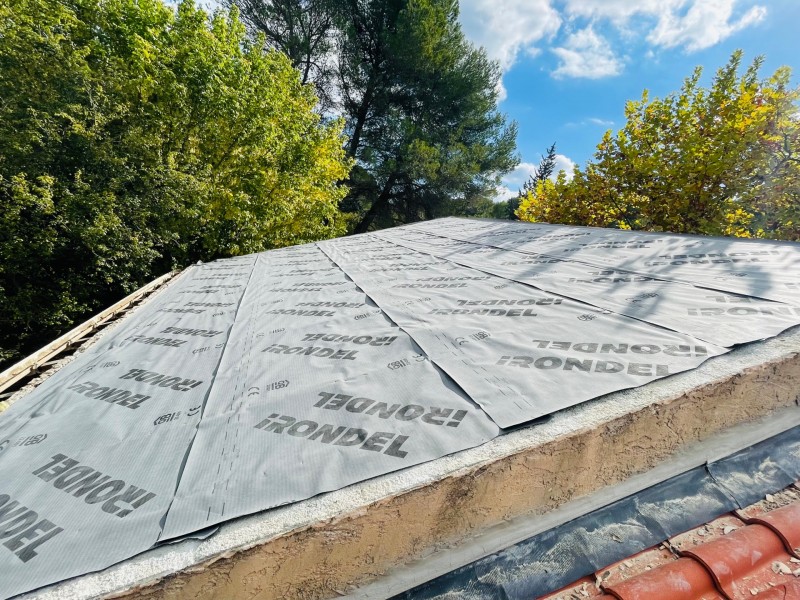 pose ecrant sous toiture sur ventabren