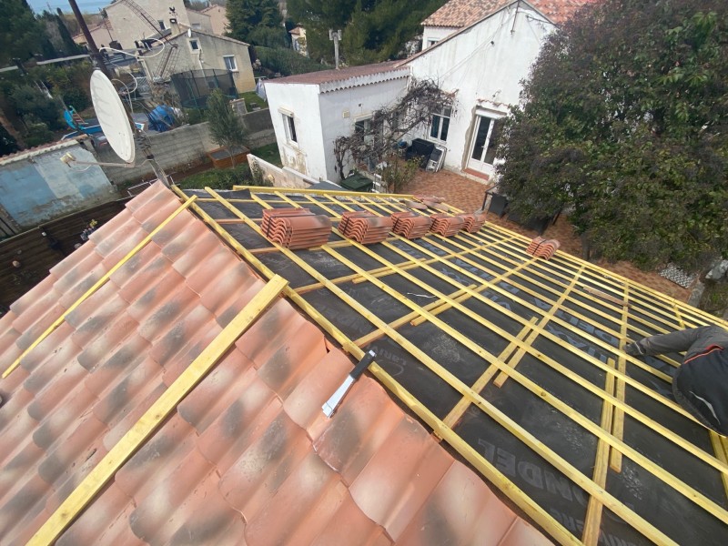 pose tuiles romane près de Marignane