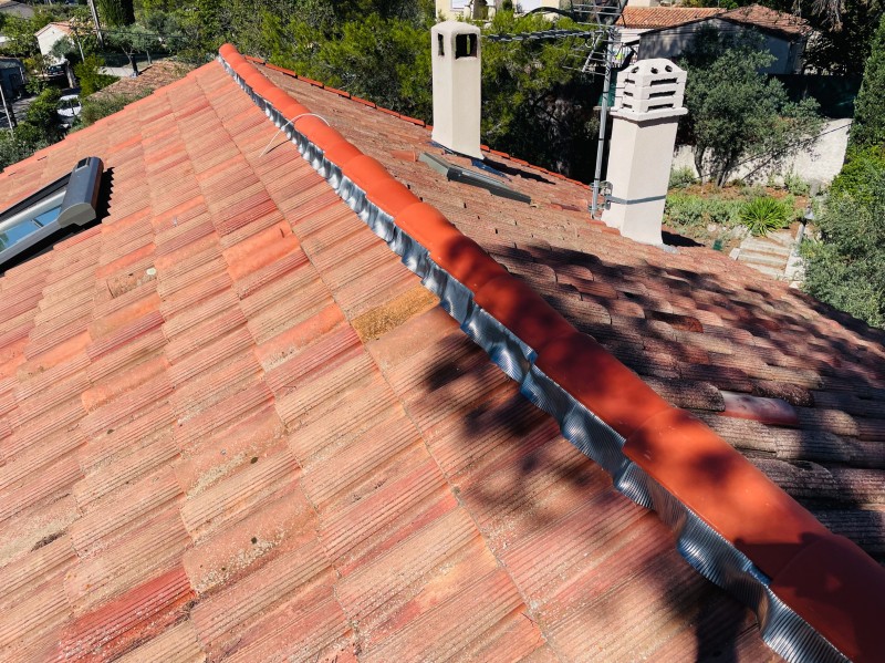 Pose du faitage fini sur bouc bel air