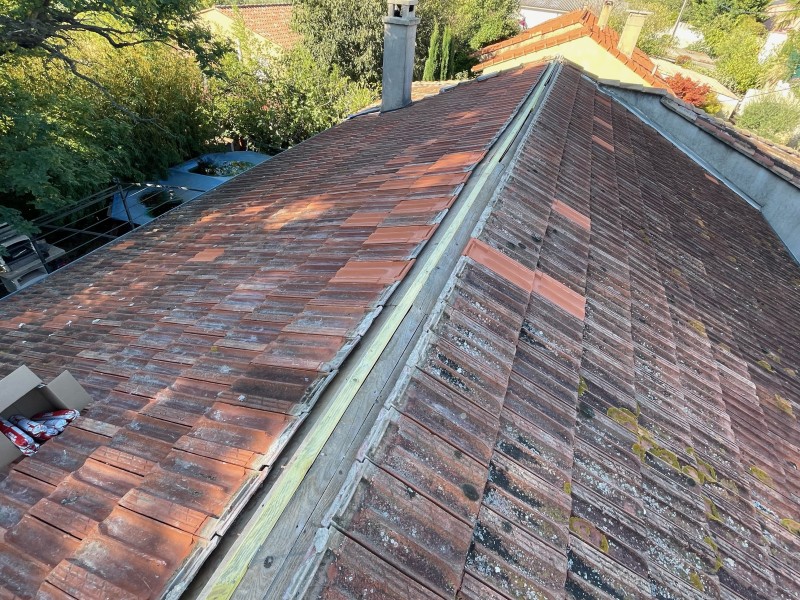 réfection de faîtage de toiture de maison La Fare-les-Oliviers 13580