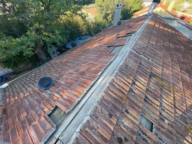 Changement de Faîtage de toiture de maison sur La Fare-les-Oliviers 13580