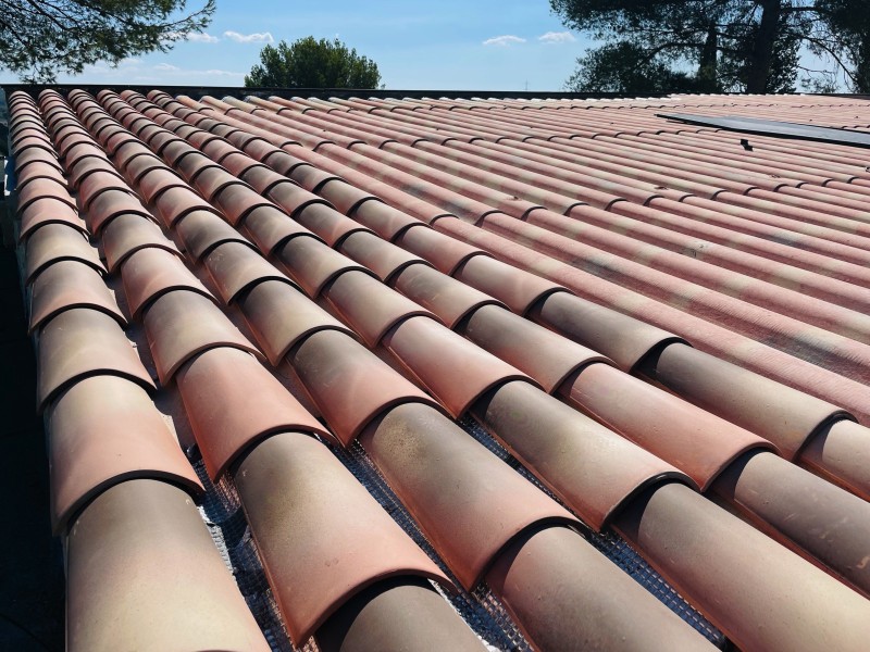 Pose de tuiles sur Velaux 13880