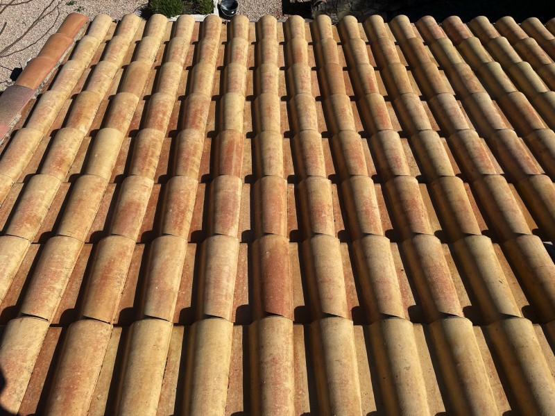 Nettoyage et traitement d’une toiture en tuile mécanique Romane sur Saint-Savournin 13119 près de Gardanne 13120