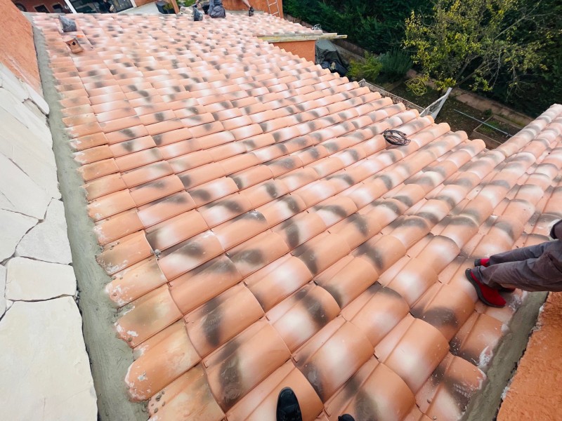 pose des tuiles sur litaux sur calas