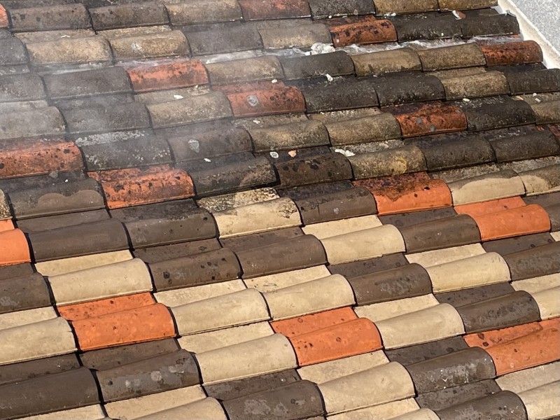 nettoyage des tuiles en cours sur mimet