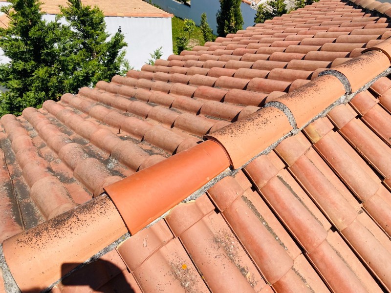 changement tuile de faîtage sur marignane