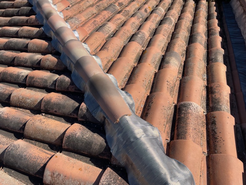 Couvreur pour rénovation de Faîtage de toiture Bouc-Bel-Air