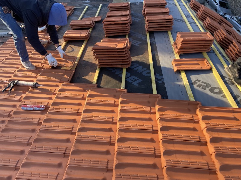 pose de tuiles de marseille près de marignane 13700