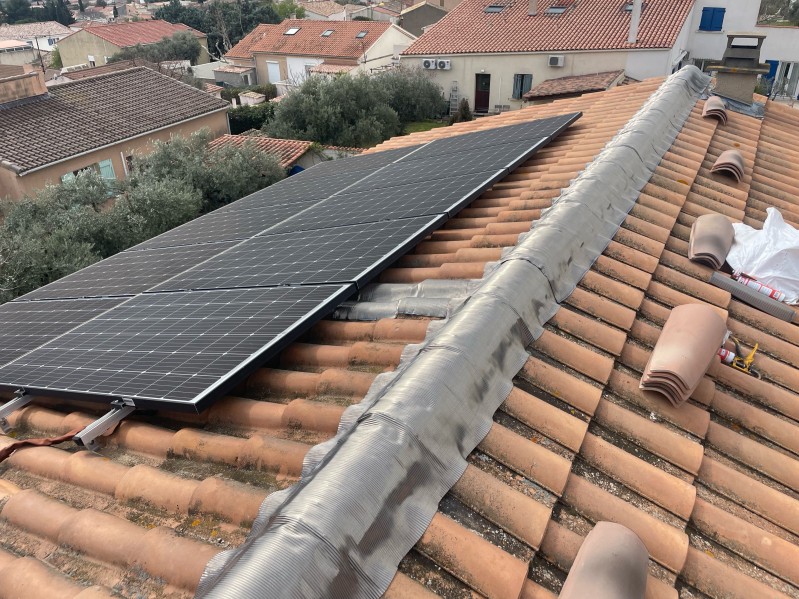 Rénovation d’un Faîtage de toiture de maison à La-Fare-les-Oliviers 13580