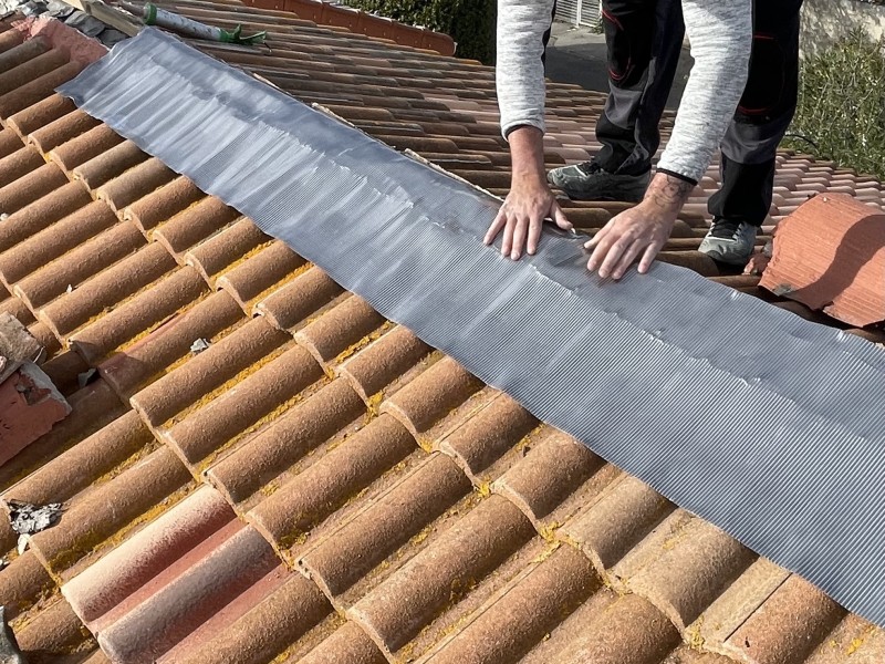 Intervention de couvreur sur Ventabren 13122