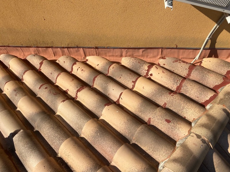 toiture avant intervention près de Marignane