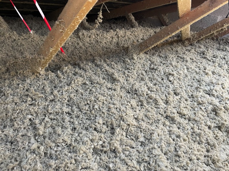 Pose d'une isolation en comble perdu par soufflage laine de roche sur Saint-Victoret 13730