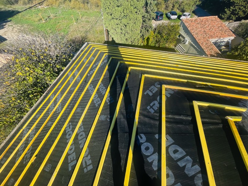 pose des liteaux pour toiture plate sur chateauneuf les martigues