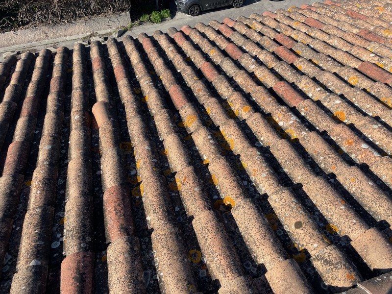 Nettoyage de toiture de maison à Bouc-Bel-Air 13320